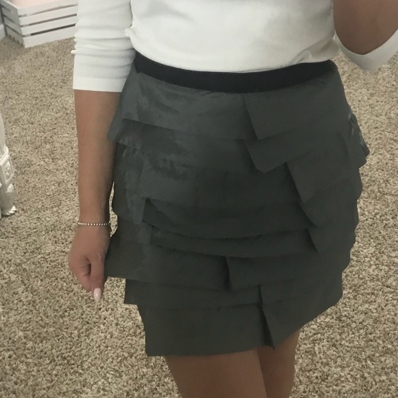 Grey mini skirt ! Super cute - Picture 4 of 7